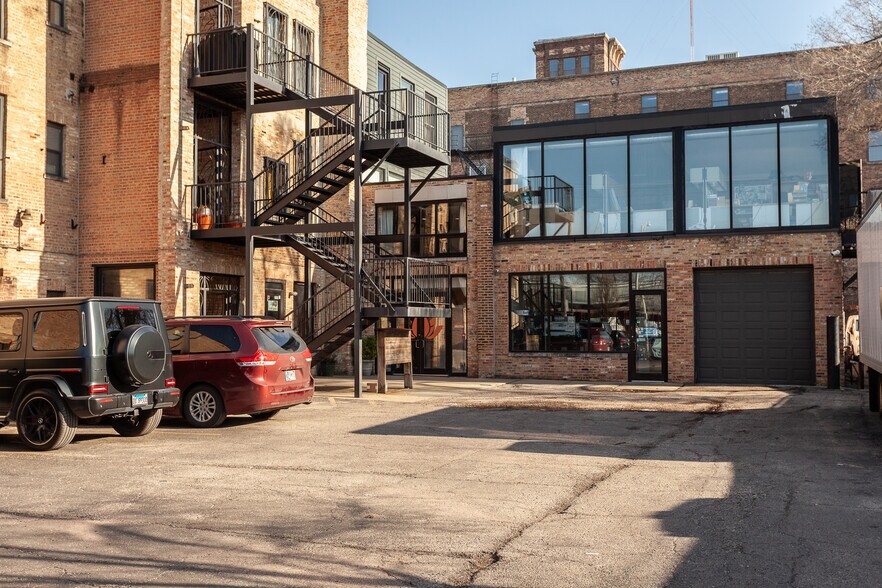 More Photos Of 2425 W 14th St, Chicago Loft Creative Space For Lease