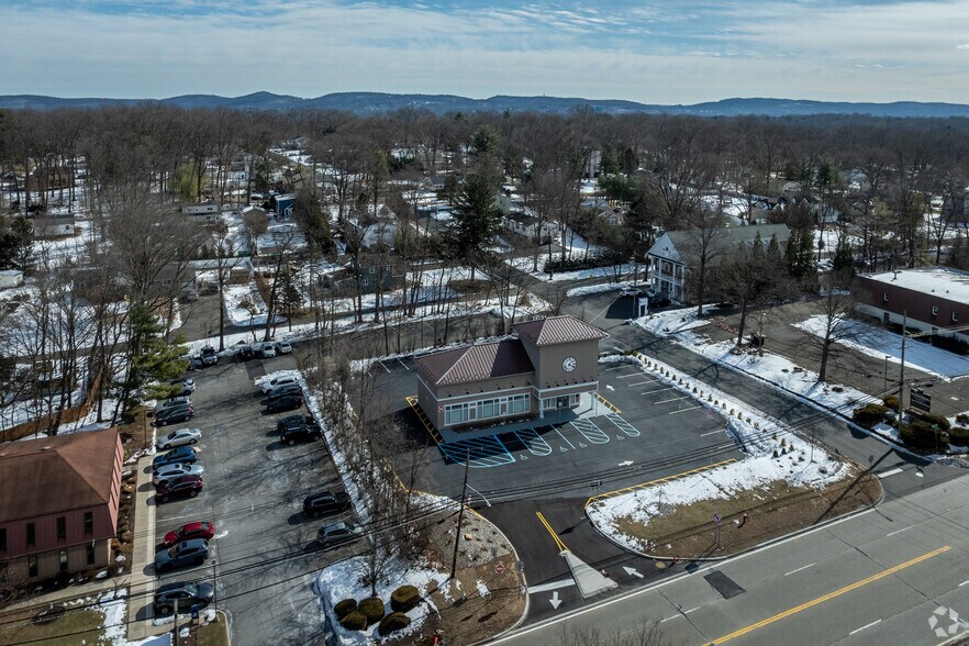 More Photos Of 10 Johnsons Ln, New City Medical For Sale