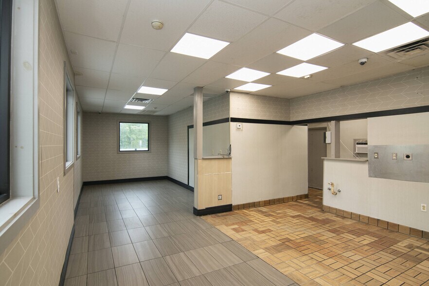 More Photos Of 1931 Alta Dr, Alderson General Retail For Sale