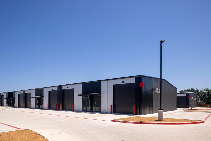 More Photos Of 700 N Jim Wright Fwy, White Settlement Warehouse For Lease