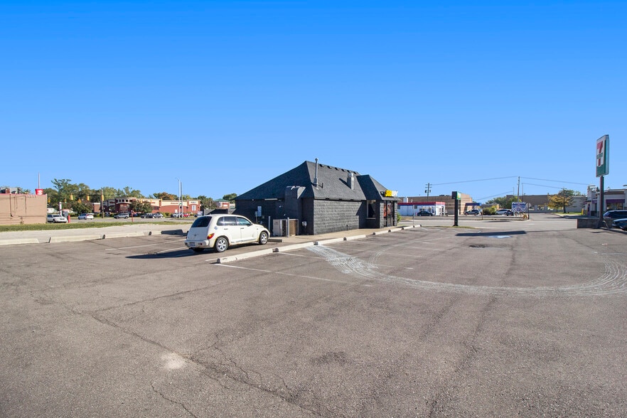 More Photos Of 4703 N Crooks Rd, Royal Oak Fast Food For Sale