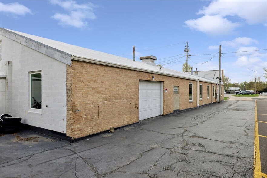 More Photos Of 931 W Wilson St, Batavia Warehouse For Lease