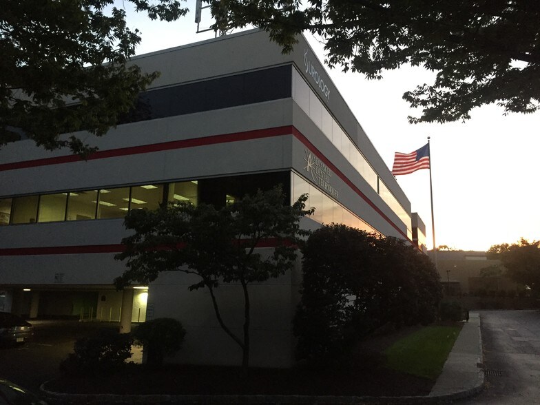 More Photos Of 1211 Hamburg Tpke, Wayne Medical For Lease