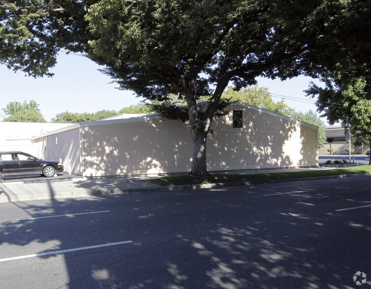 More Photos Of 2414 16th St, Sacramento Office For Sale