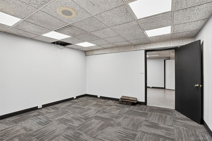 More Photos Of 2700 S Shoshone St, Englewood Light Distribution For Sale