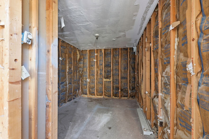 More Photos Of 121 W Broadway, Fulton Storefront Retail Residential For Sale