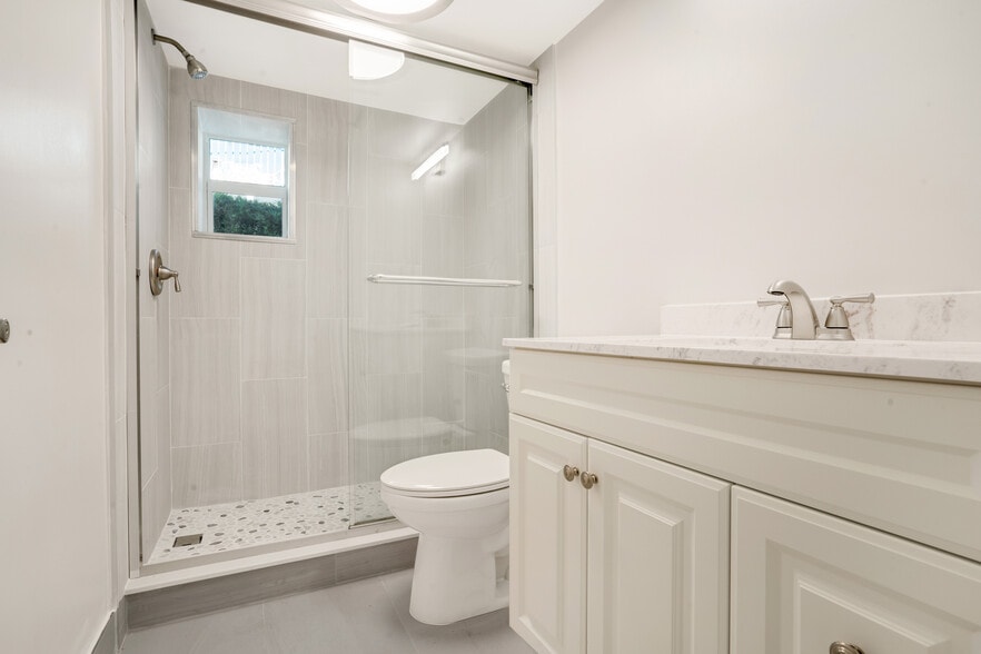 More Photos Of 2649 Lake Dr, Riviera Beach Apartments For Sale