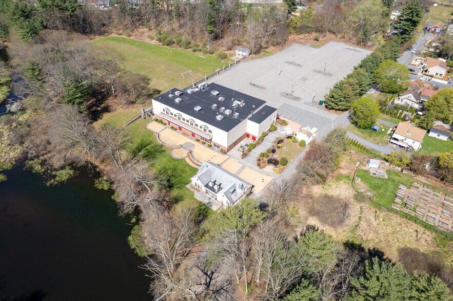 More Photos Of 13 Port St, Hudson Specialty For Sale