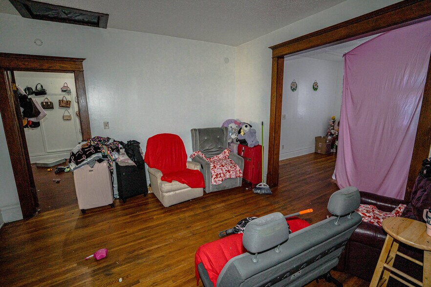 More Photos Of 365 Earl St, Saint Paul Storefront Retail Residential For Sale