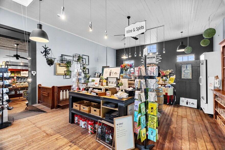 More Photos Of 5595 Walnut St, Augusta Storefront For Sale