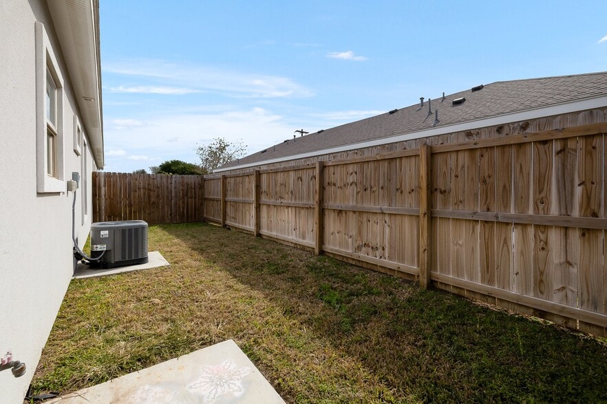 More Photos Of 2001 W Taft St, Weslaco Apartments For Sale