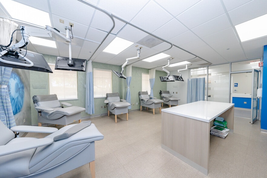 More Photos Of 7901 Riviera Blvd, Miramar Medical For Sale