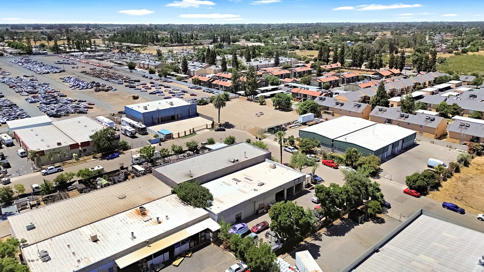 More Photos Of 2152 N Briarwood Ave, Fresno Warehouse For Sale