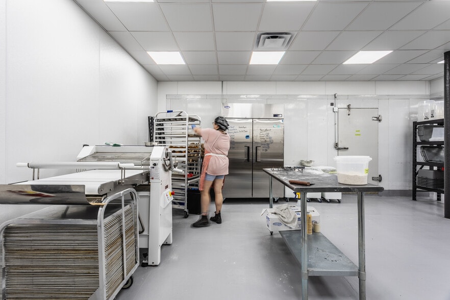 More Photos Of 4201 Millersville Rd, Indianapolis Flex For Sale