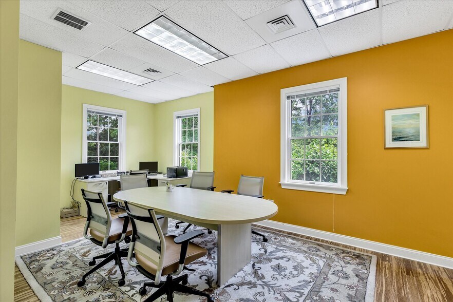 More Photos Of 1330 Phinney's Ln, Hyannis Medical For Sale