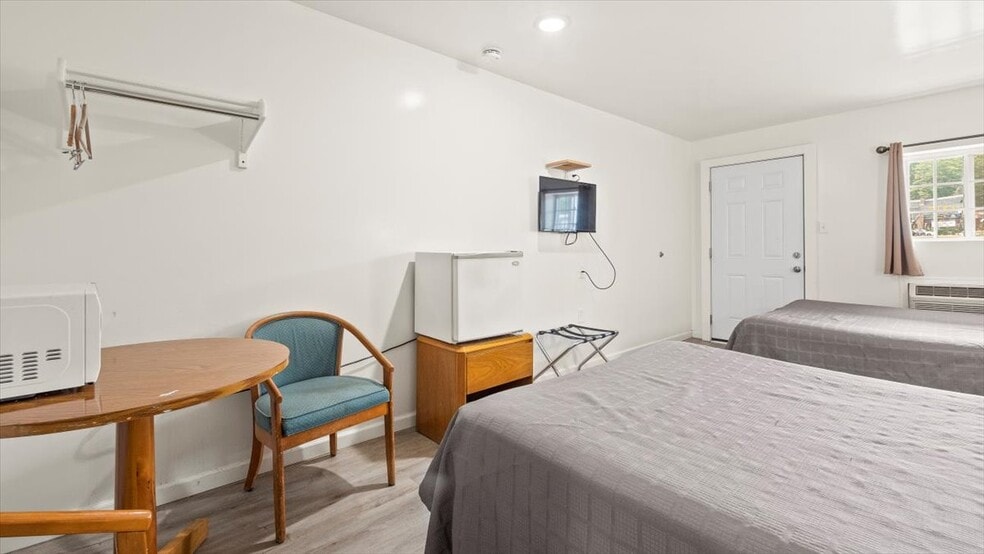 More Photos Of 5 Canada St, Lake George Hotel For Sale