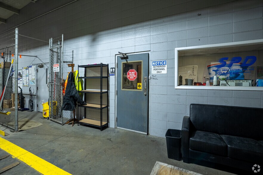 More Photos Of 1336 Matzinger Rd, Toledo Truck Terminal For Lease