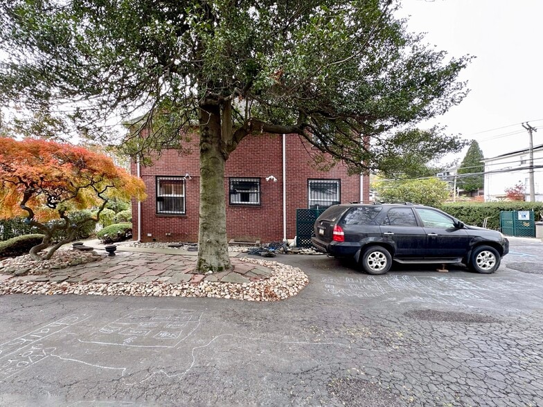 More Photos Of 2604 Amboy Rd, Staten Island Office Residential For Lease
