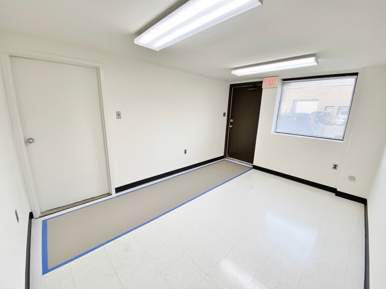 More Photos Of 2201-2353 Distribution Cir, Silver Spring Warehouse For Lease