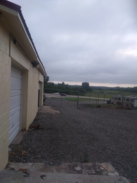 More Photos Of 6004 W 21st Pl, Tulsa Manufacturing For Lease