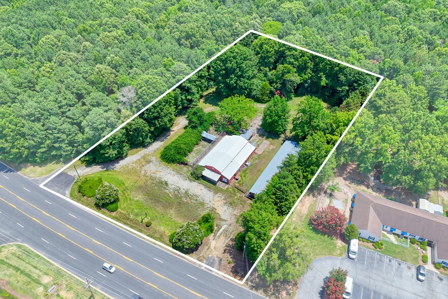 More Photos Of 938 Springdale Dr, Clinton Garden Center For Sale