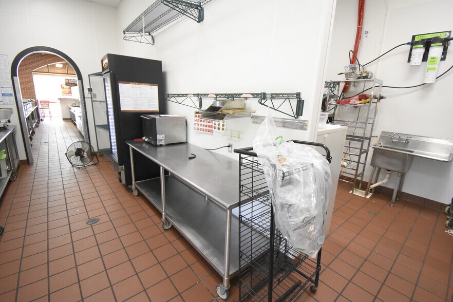 More Photos Of 253 N Bypass 35, Alvin Storefront For Lease