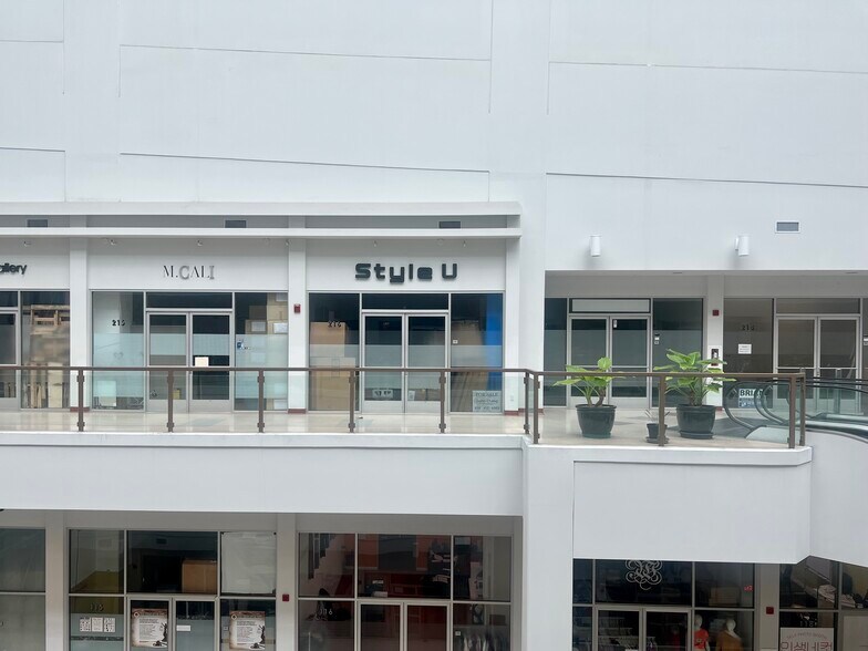 More Photos Of 1458 S San Pedro St, Los Angeles Unknown For Lease