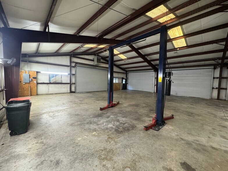 More Photos Of 53 Old Cove S Rd, Jasper Industrial For Lease