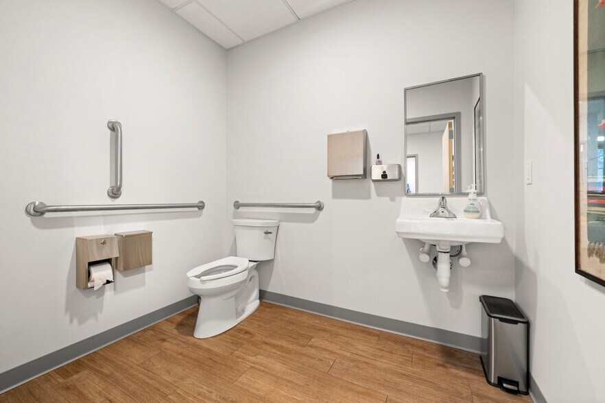 More Photos Of 288 S River Rd, Bedford Medical For Lease