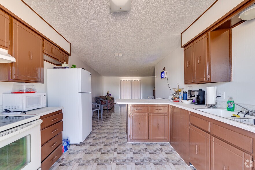 More Photos Of 1725 E 1st St, Dumas Multifamily For Sale