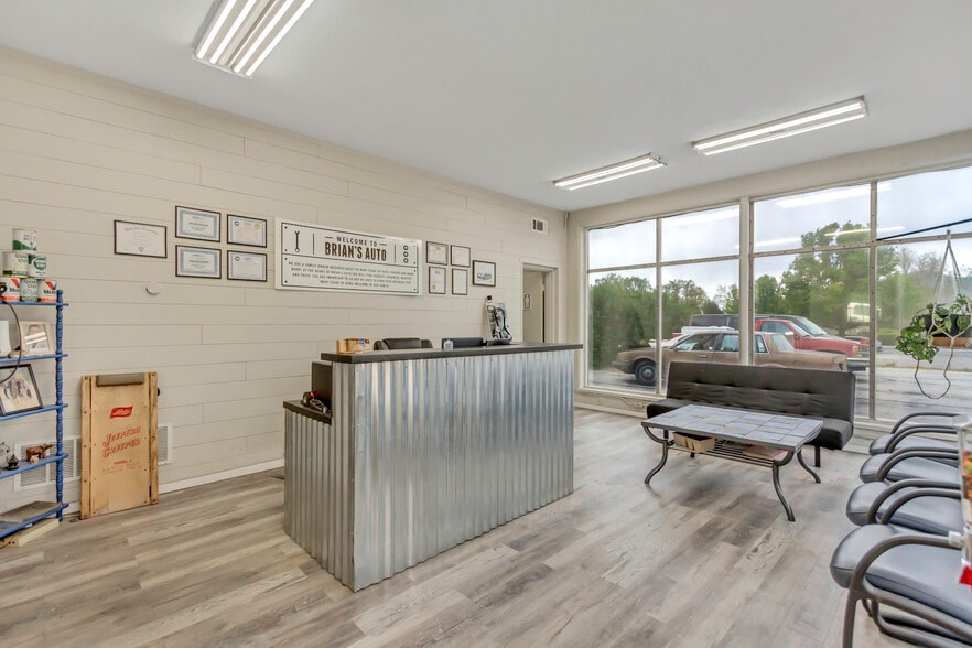 More Photos Of 3707 Quincy Ave, Ogden Auto Repair For Sale