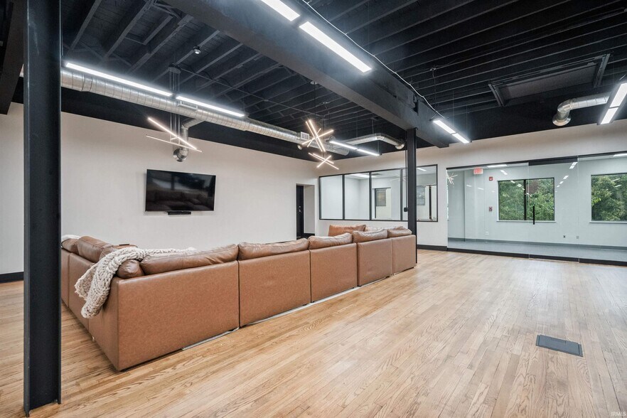 More Photos Of 210 W Walnut St, Kokomo Office For Sale