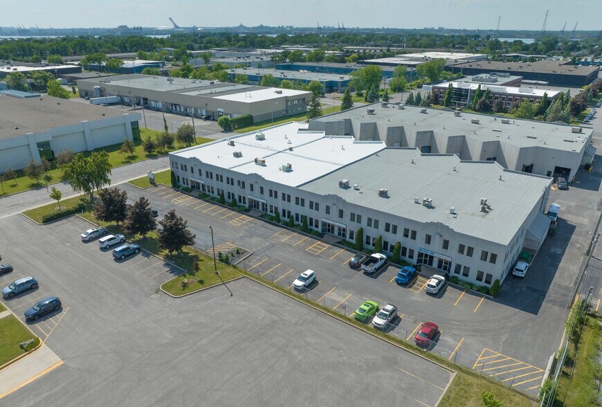 More Photos Of 715 Rue Delage, Longueuil Warehouse For Lease