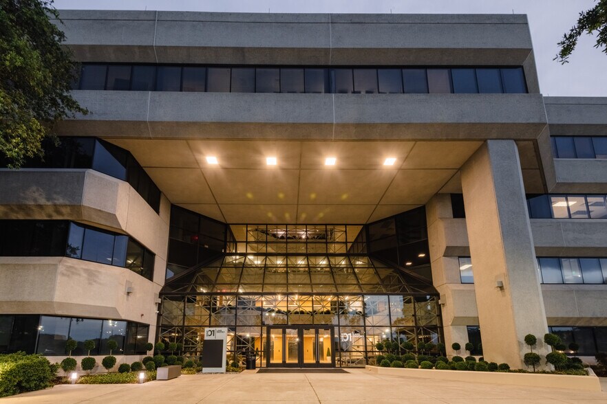 More Photos Of 901 North Lake Destiny Rd, Maitland Office For Lease