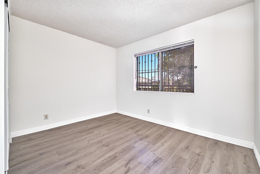More Photos Of 209 S Alexandria Ave, Los Angeles Apartments For Sale