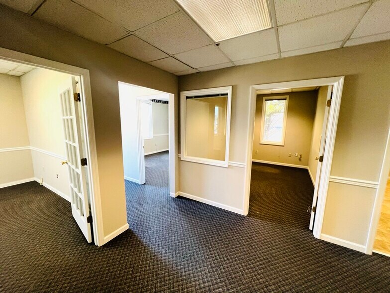More Photos Of 252 Harry Lane Blvd, Knoxville Office For Sale