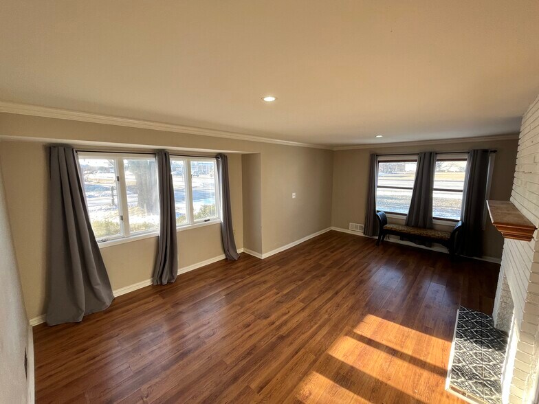 More Photos Of 260 Calumet St, Oswego Office For Sale