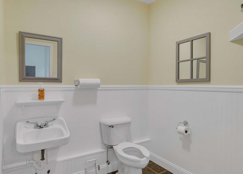 More Photos Of 55 Cross St, Urbanna General Retail For Sale