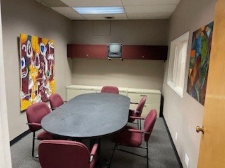 More Photos Of 126 S 4th St, Dekalb Office For Lease