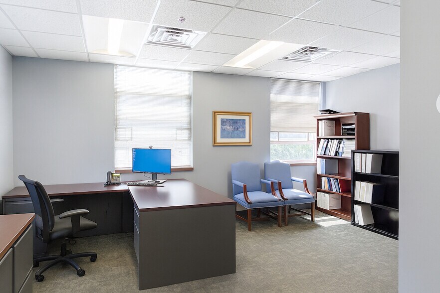 More Photos Of 281 Cambridge St, Burlington Medical For Lease