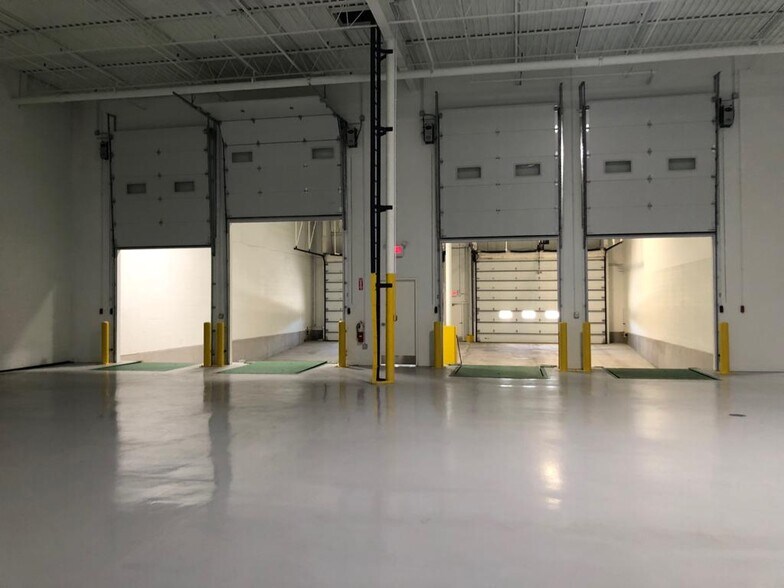 More Photos Of 1050 Arthur Ave, Elk Grove Village Warehouse For Lease