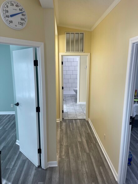 More Photos Of 10137 W HWY 30, Wanatah Flex For Sale