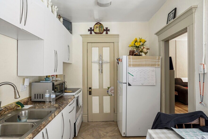 More Photos Of 1000 Carteret Ave, Pueblo Apartments For Sale