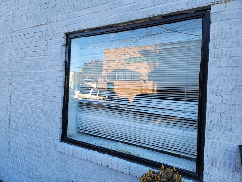 More Photos Of 22 Van Buren Ave, Floral Park Warehouse For Lease