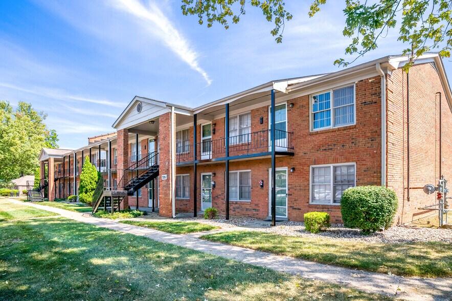 Primary Photo Of 3201 Commander Dr, Louisville Apartments For Sale