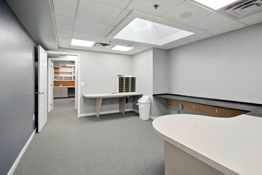 More Photos Of 4800 Joslyn Rd, Lake Orion Light Manufacturing For Sale