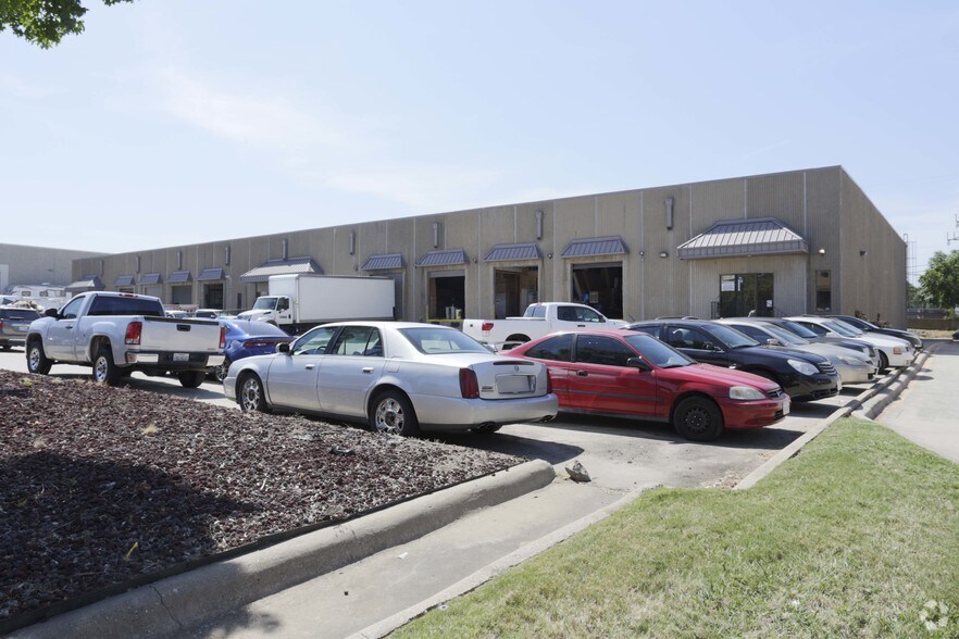 More Photos Of 3208-3214 Skylane Dr, Carrollton Light Distribution For Lease