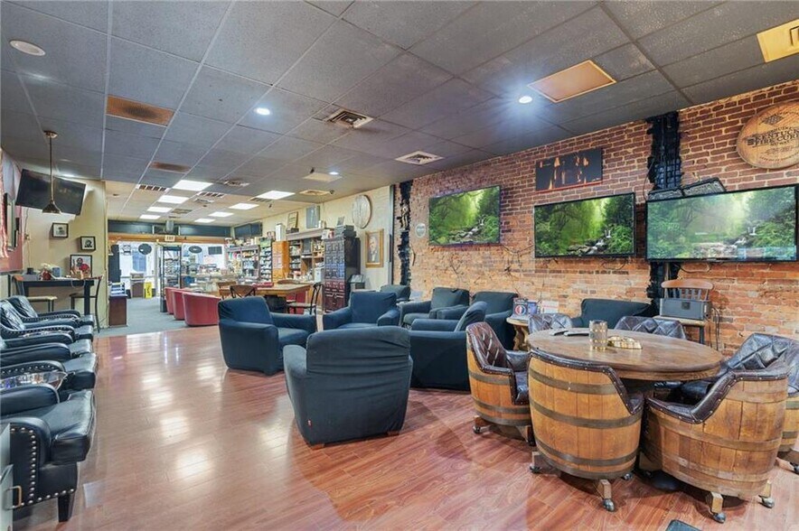 More Photos Of 960 W Hamilton St, Allentown Storefront Retail Residential For Lease
