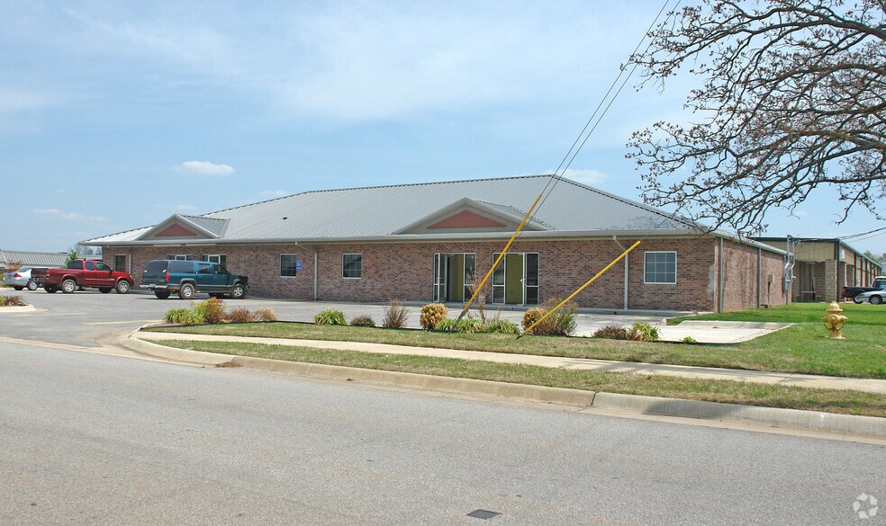 More Photos Of 5322-5478 Bleaux Ave, Springdale Unknown For Lease