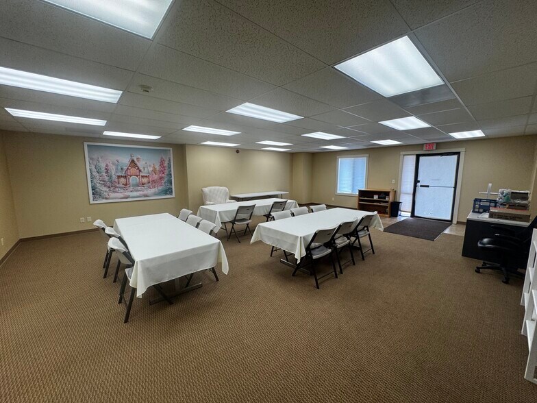 More Photos Of 7445 University Ave, Des Moines Medical For Sale